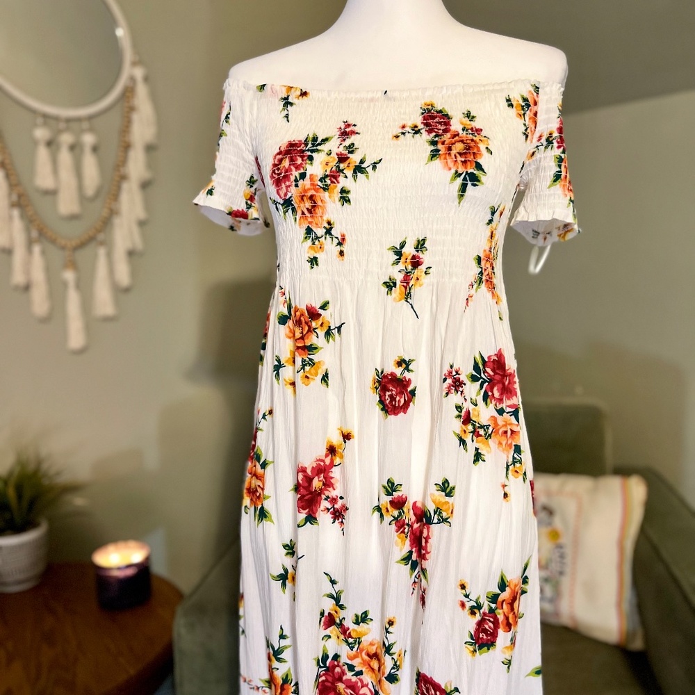 ❌ SOLD ❌ OFF THE SHOULDER SHIFT DRESS